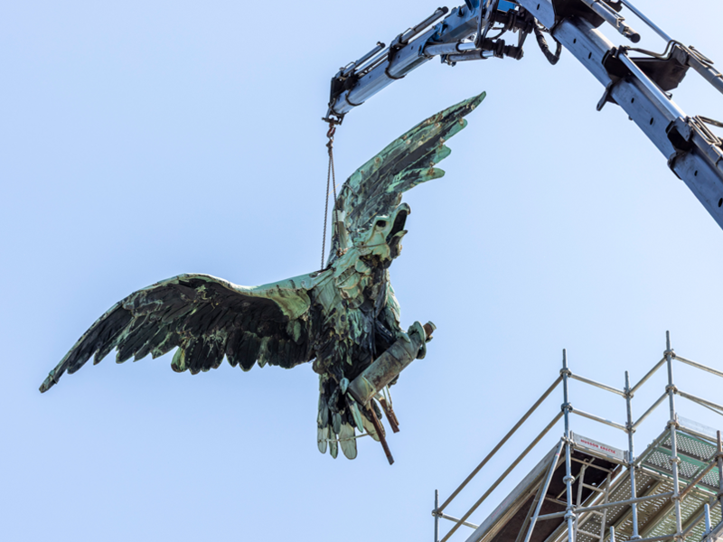 L'aigle de la Fondation en restauration